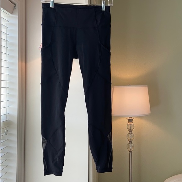Lululemon Gait Keeper 7/8 Tight 25" in Black - Picture 4 of 12